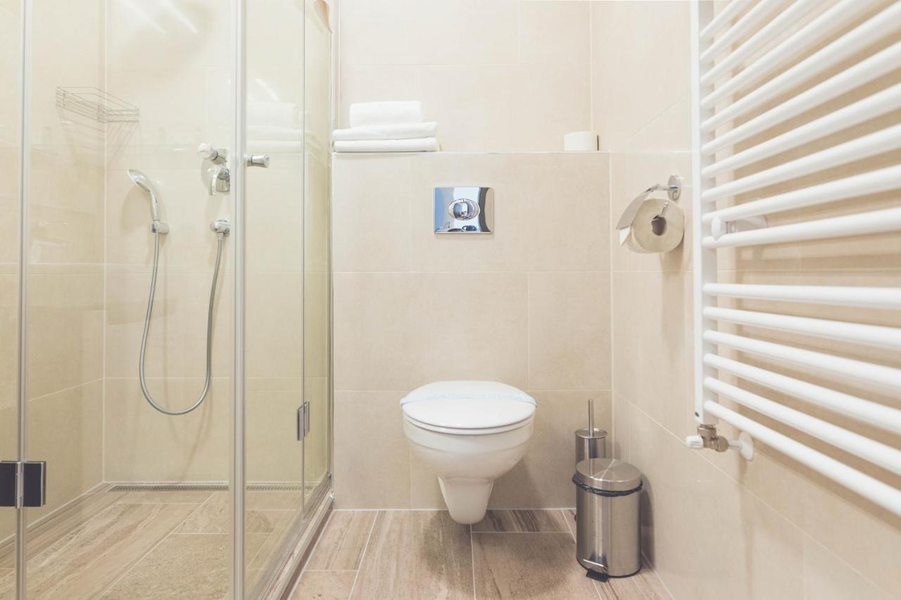 ホテル Smart Htl Korosladany エクステリア 写真